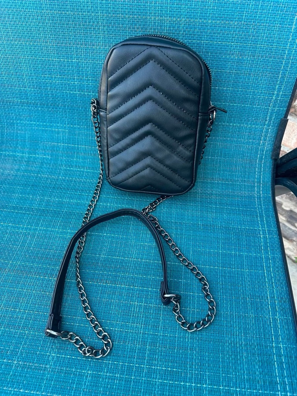 Sleek Black Quilted Chevron Crossbody Bag with Chain Strap